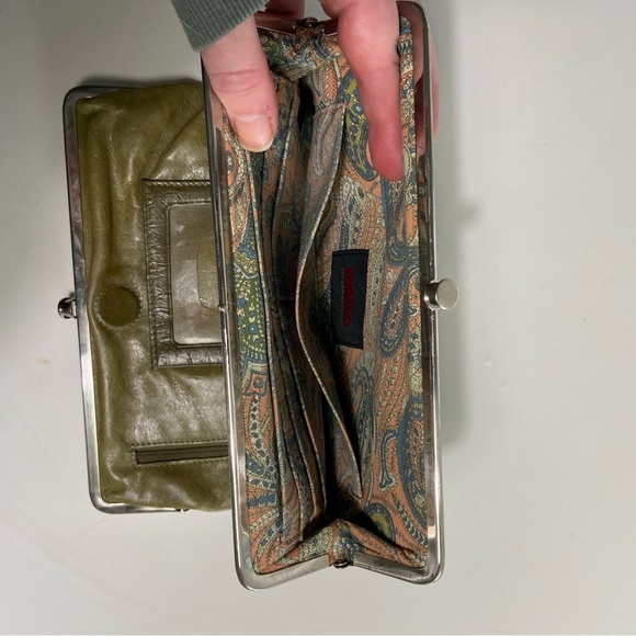 HOBO Lauren clutch Wallet green leather - Picture 9 of 12